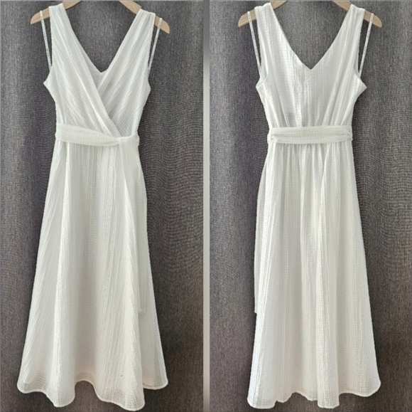 Halston White Sleeveless Seersucker Belted Flare Midi Dress - Picture 13 of 16